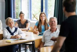 Die Enkel für Technik begeistern – Hochschule Niederrhein öffnet Hörsaal für Großeltern und andere Wissbegierige