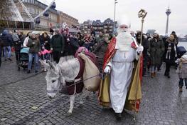Der Nikolaus zu Besuch im Düsseldorfer Rathaus