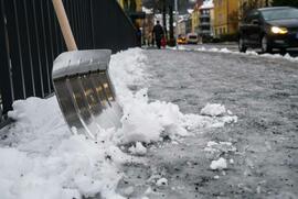 Schneeschieben: Wann und wie muss der Bürgersteig geräumt werden?