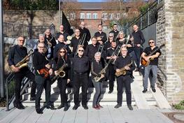 Swing & more: Frühjahrskonzert der Very Hot Stuff Big Band mit Anna Larsen