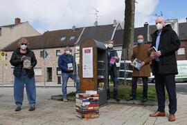 Literatur to go - Bücherschrank in Hochneukirch lädt zum Tauschen und Schmökern ein